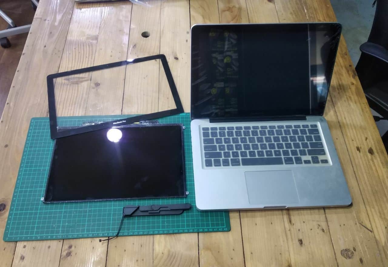 Replace screen, wifi and Speaker Macbook Pro