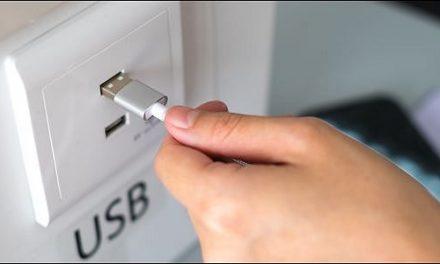 Berhenti mengecas peranti anda di Port USB Awam